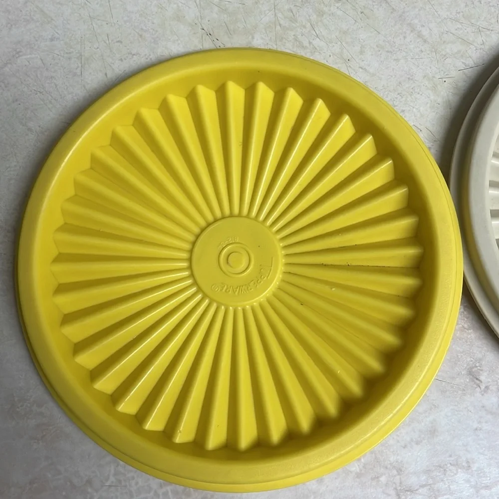 Tupperware Servalier Set of Three Round One Cup Plastic Containers with Lids